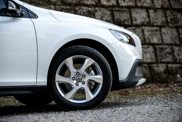 ボルボ・V40 クロスカントリー T4 ノルディック