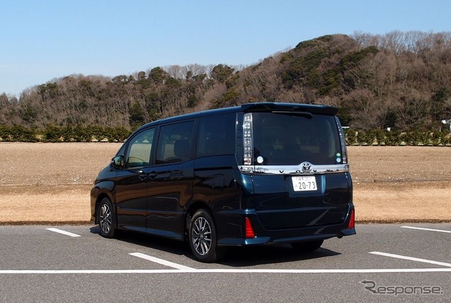 トヨタ・ヴォクシー