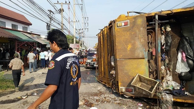 バンコク郊外でごみ収集車がバス、乗用車に衝突 4人死傷