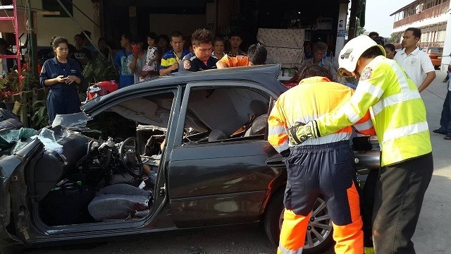 バンコク郊外でごみ収集車がバス、乗用車に衝突 4人死傷