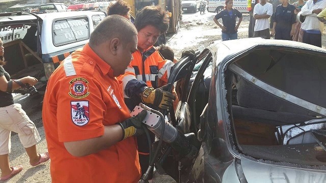 バンコク郊外でごみ収集車がバス、乗用車に衝突 4人死傷