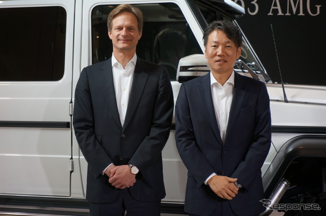 メルセデスベンツ日本の上野金太郎社長(右)とマーク・デボルケ副社長(左)