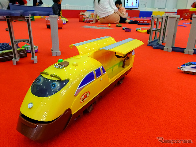 空飛ぶチャギントンキャラ アクションチャガーのミニトレインが初登場
