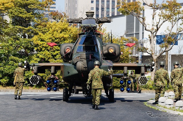 駐車場を離れるアパッチ。