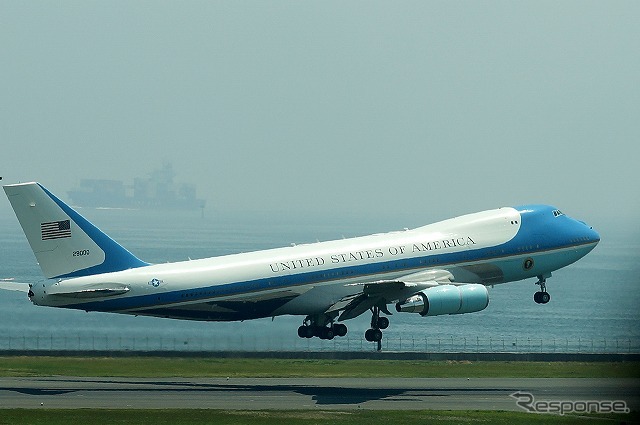 撮影に集った航空ファンは200人ほど。