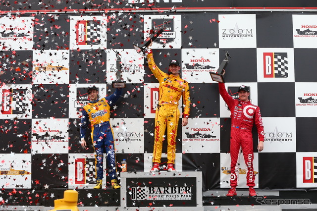 左から2位アンドレッティ、優勝ハンターレイ、3位ディクソン。写真:INDYCAR