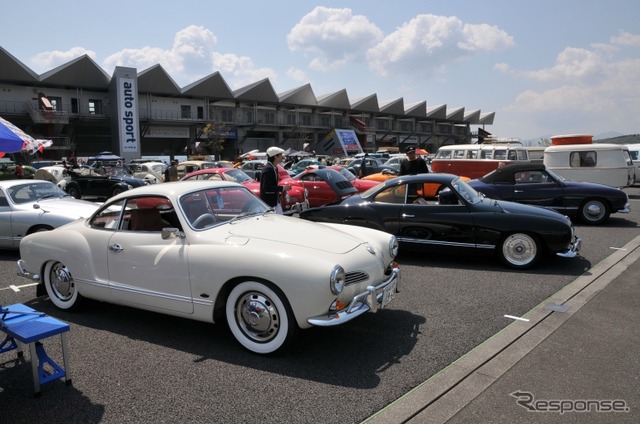 美しく仕上げられた白と黒のVW カルマンギア。デザインはイタリアのギア、ボディ製作はドイツのカルマンが担当した
