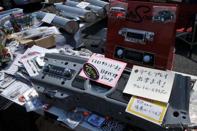空冷VWなど旧車用にデザインされたレトロサウンド社のオーディオユニット。iPhoneやUSB、Bluetoothに対応