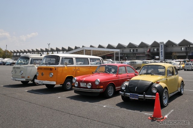 左からVW タイプ2、タイプ3(ファストバックモデル)、そしてタイプ1