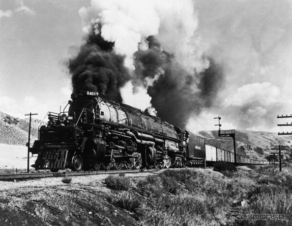 米ユニオン・パシフィック鉄道が動態復元を目指す世界最大級の蒸気機関車「ビッグボーイ」が4月28日、現在保管されているカリフォルニア州から動態復元に向けワイオミング州までの移動を開始した。写真は現役時代のビッグボーイ