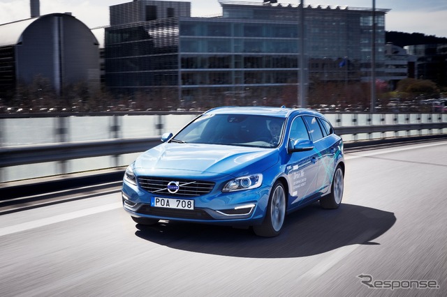 ボルボV60ベースの自動運転車