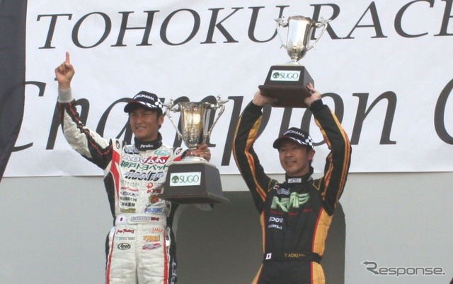 優勝した谷口信輝選手（左）と3位を獲得した青木孝行選手