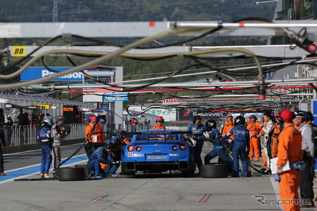 優勝した#12 GT-R。<撮影:益田和久>