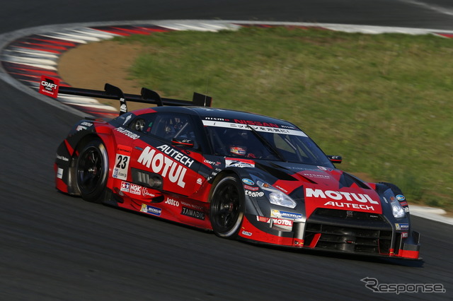 #23 GT-Rはトップに立つ場面もあったが、トラブルらしき状況で後退(8位)。<撮影:益田和久>