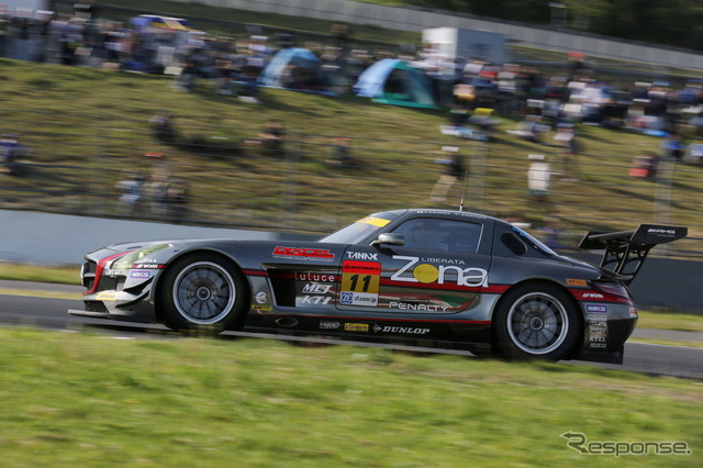 決勝2位の#11 メルセデスSLS。<撮影:益田和久>