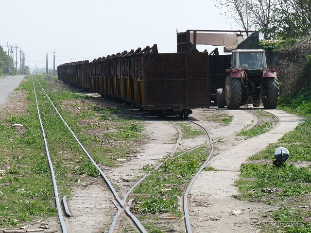 周辺のサトウキビ畑で収穫したサトウキビを列車に積み込むポイントは「装車場」と呼ばれている。