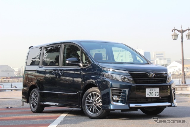 トヨタ・ヴォクシー（標準車）