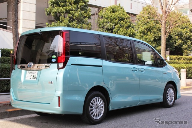 トヨタ・ノア(標準車)