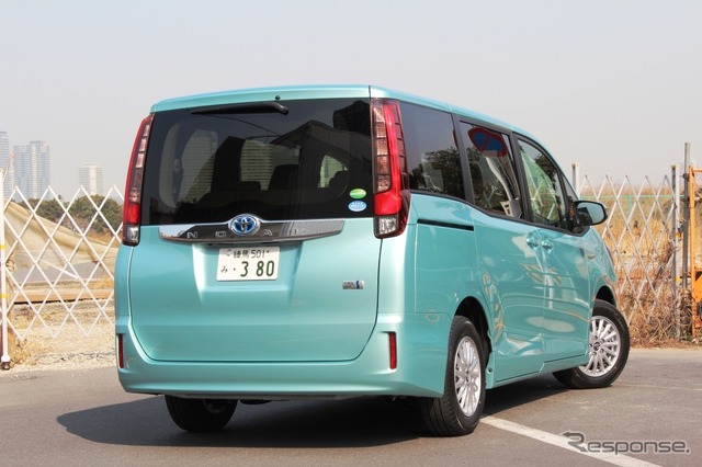トヨタ・ノア(標準車)