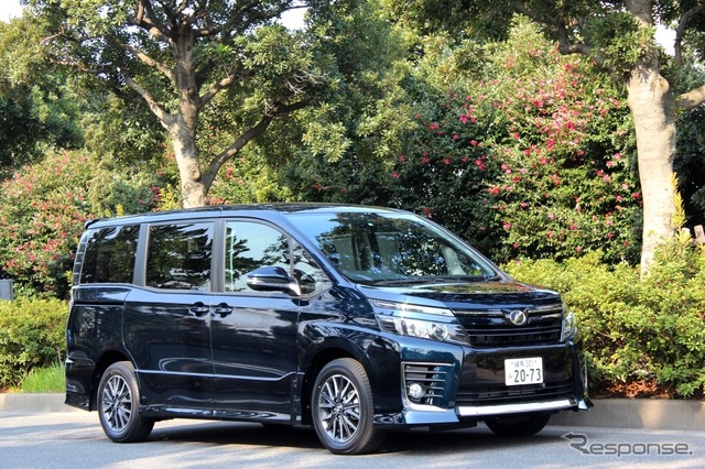 トヨタ・ヴォクシー(標準車)
