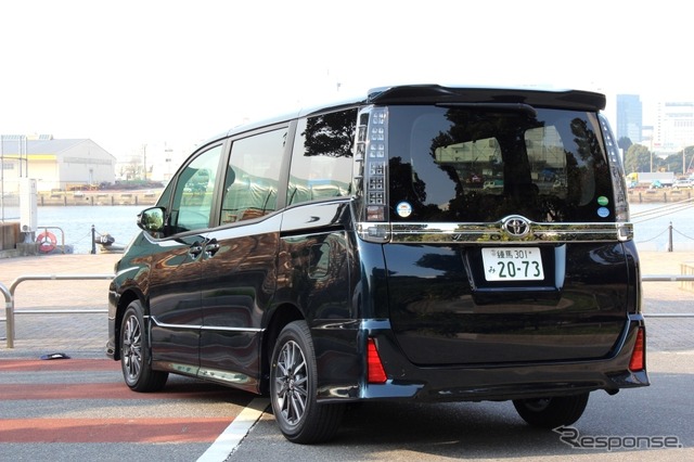 トヨタ・ヴォクシー(標準車)