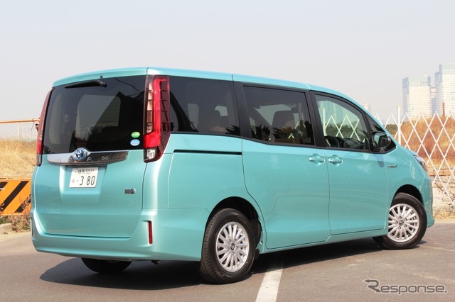 トヨタ・ノア(標準車)