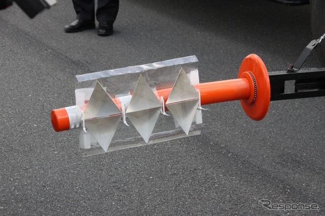 前走車のマーカー(AEBSデモ)