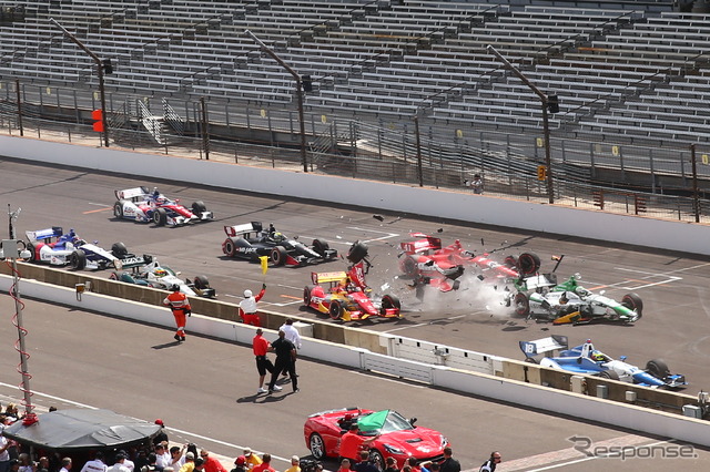 スタートで大きなアクシデントが発生するなどしてしまったインディカー第4戦。写真：INDYCAR