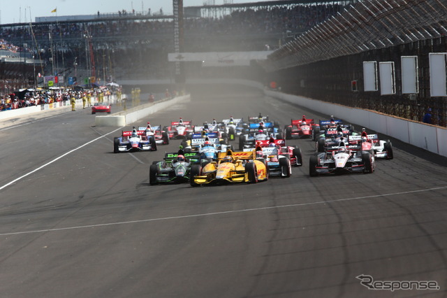 インディ・ロードコースのメインストレートには、オーバル部分が使われている。写真:INDYCAR