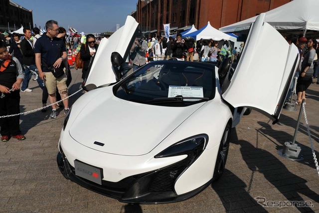 3400万円の超高級スポーツカーに羨望の眼差し?