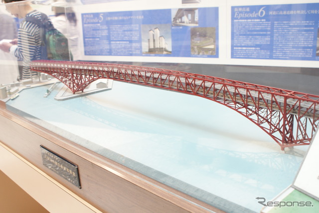 港大橋の展示