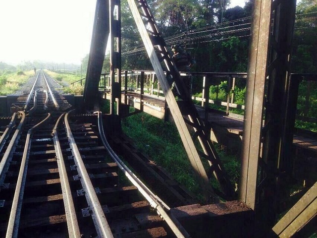 鉄橋２カ所で爆弾爆発、線路断絶　タイ深南部