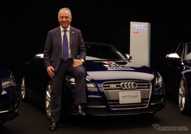 自ら選抜した「Audi×SAMURAI BLUE 11 Limited Edition」11台を発表したサッカー日本代表ザッケローニ監督