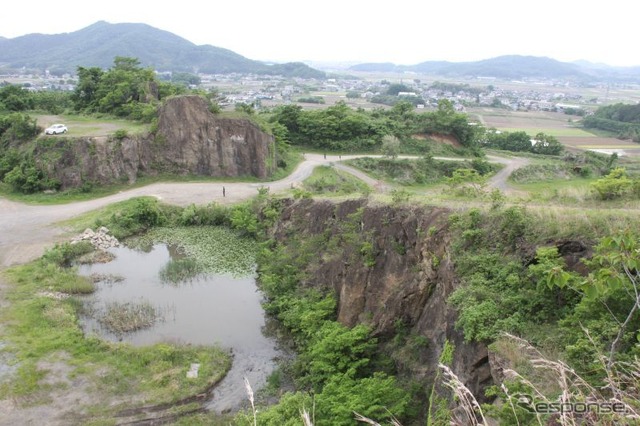 手前の池も試乗コースだ