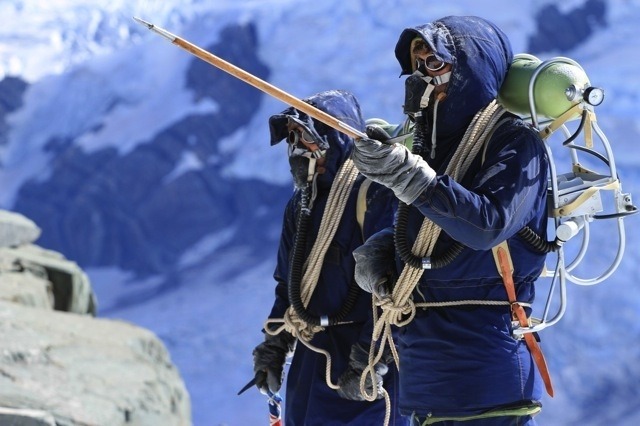 『ビヨンド・ザ・エッジ 歴史を変えたエベレスト初登頂』 (C) 2013 GFC (EVEREST) LTD.ALL RIGHTS RESERVED