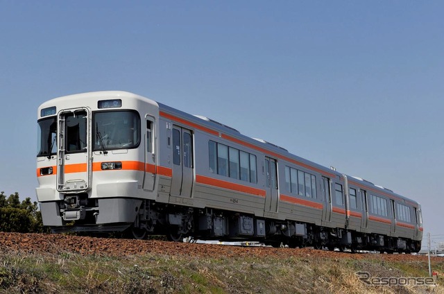 2010年度に導入されたキハ25形1次車。2014～2015年度に導入する予定の2次車52両には動力伝達軸落下防止枠の強化などの安全性向上策が導入される。