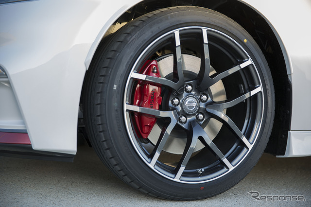 日産 370Z NISMO(フェアレディZ NISMO)の2015年モデル