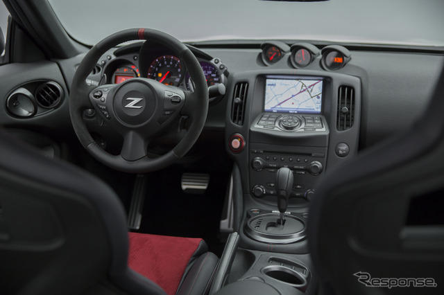 日産 370Z NISMO(フェアレディZ NISMO)の2015年モデル