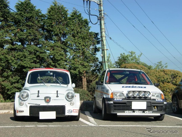 フィアット・アバルト1000TCR（左）とフィアット・チンクエチェント・トロフェオ（右）
