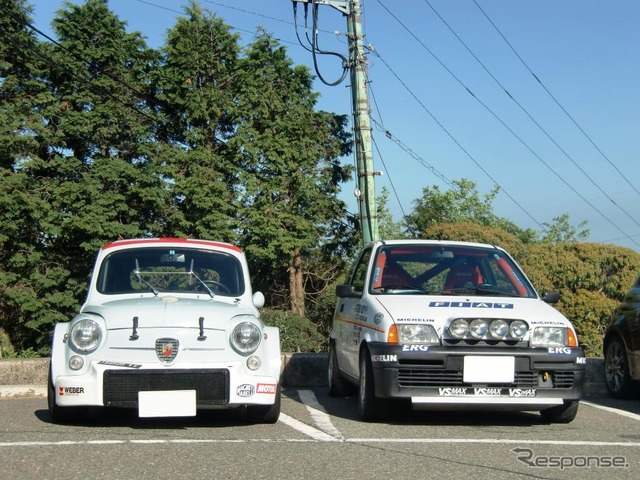 フィアット・アバルト1000TCR(左)とフィアット・チンクエチェント・トロフェオ(右)