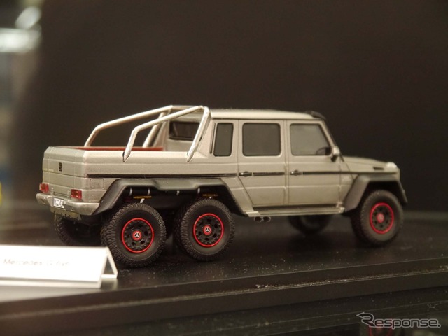 つい先日日本でもホンモノが発表されたばかりのメルセデスGクラス6ｘ6。スパーク製1/43。