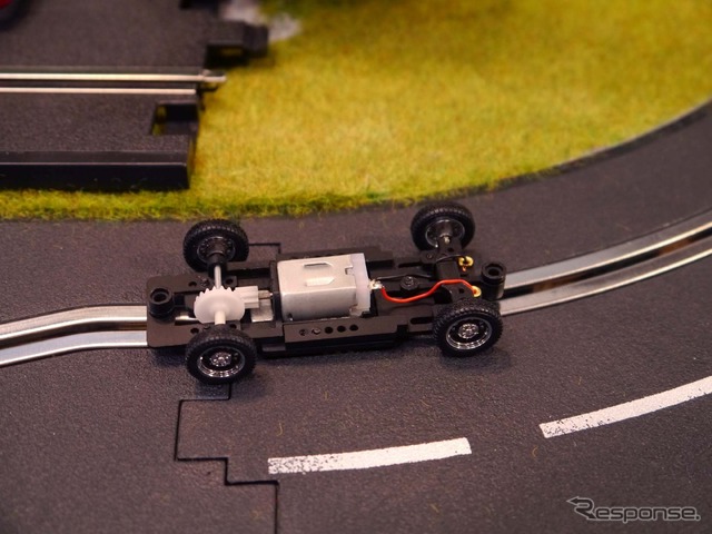 これは京商が新たに発売予定のe-drivingと呼ばれるスロットカーのシャシー。サイズは1/43