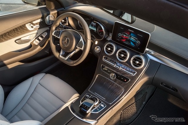 新型メルセデスベンツ Cクラス ステーションワゴン の「C300ブルーテックハイブリッド」