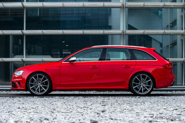 アウディ・RS4 アバント