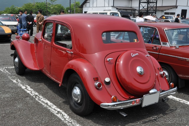 シトロエン 11CV レジェール(よ!懐かしい車集合in朝霧高原2014)