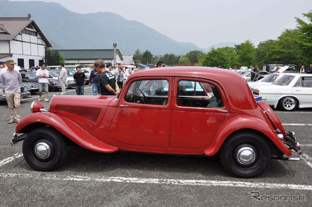 シトロエン 11CV レジェール(よ!懐かしい車集合in朝霧高原2014)