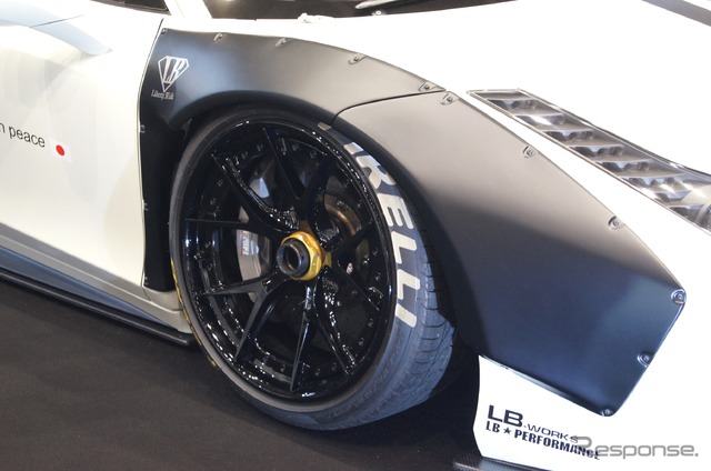 インポートカーショー14 「ROBERUTA」「Liberty Walk」「OFFICE-K」合同ブース