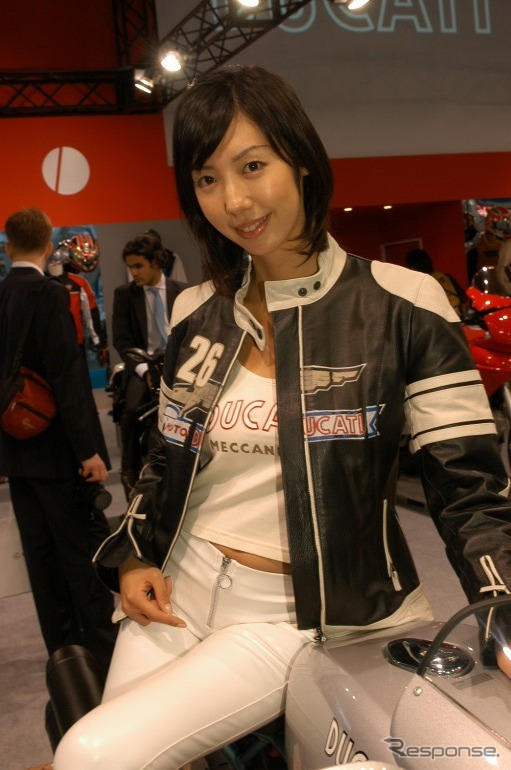 【東京モーターショー05】コンパニオン写真蔵…その15、フラッシュビーム!!