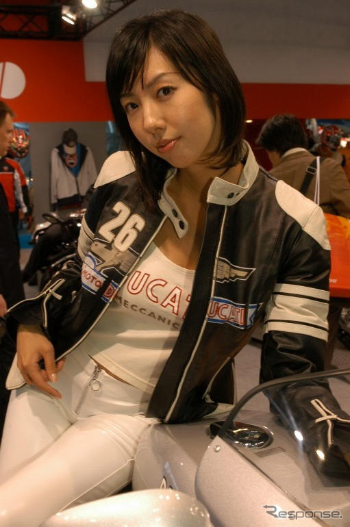【東京モーターショー05】コンパニオン写真蔵…その15、フラッシュビーム!!