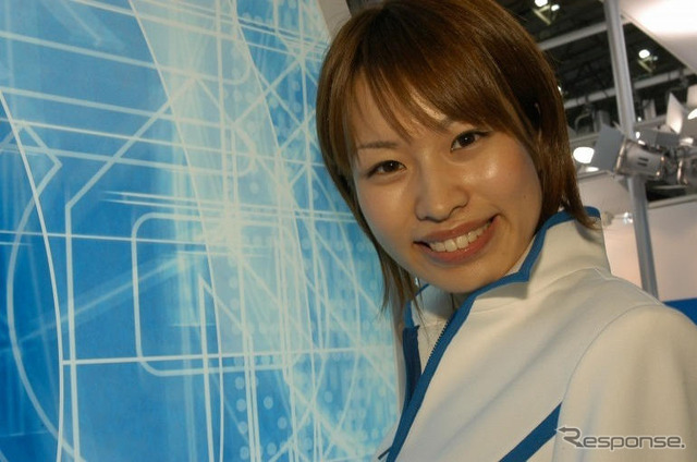 【東京モーターショー05】コンパニオン写真蔵…その15、フラッシュビーム!!